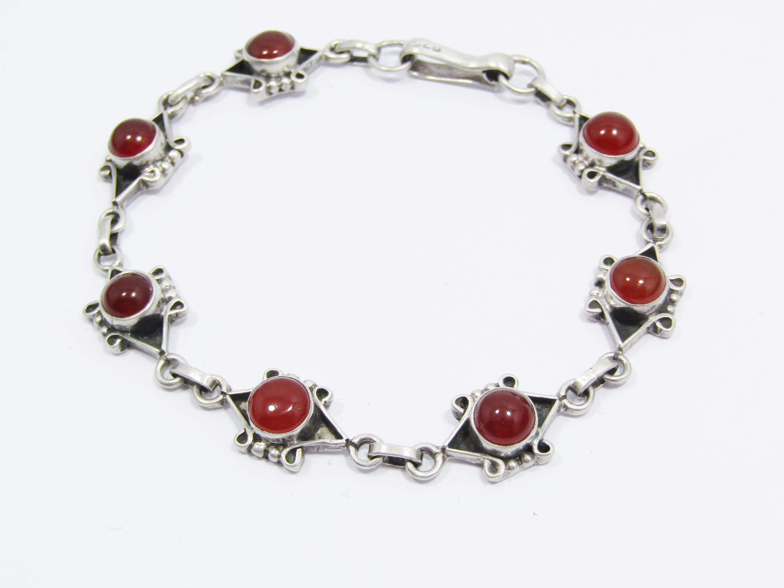 A Beautiful  Vintage Design Carnelian Bracelet in Sterling Silver.