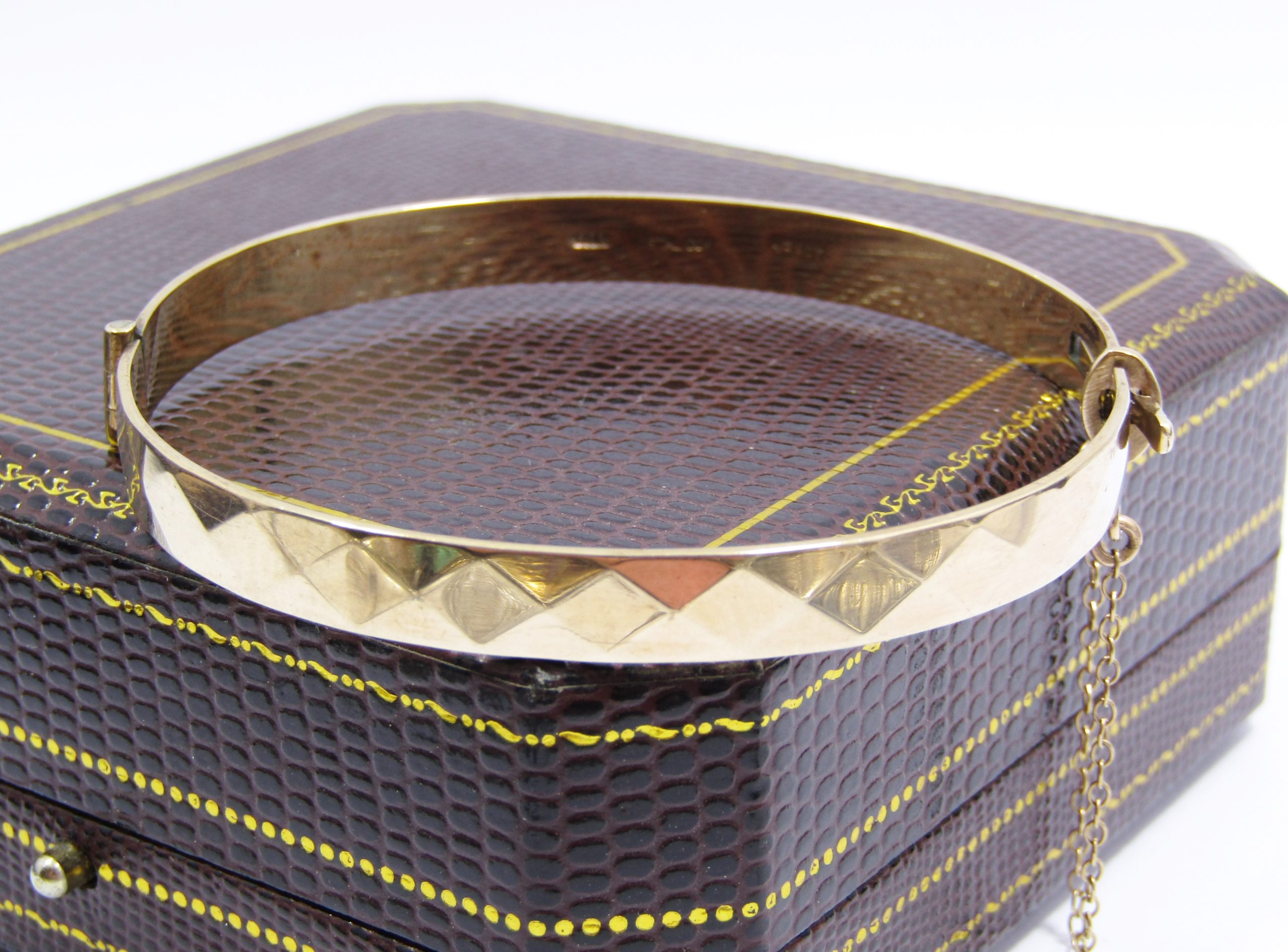Beautiful! Vintage 9CT Gold Metal Core Hinged Bangle