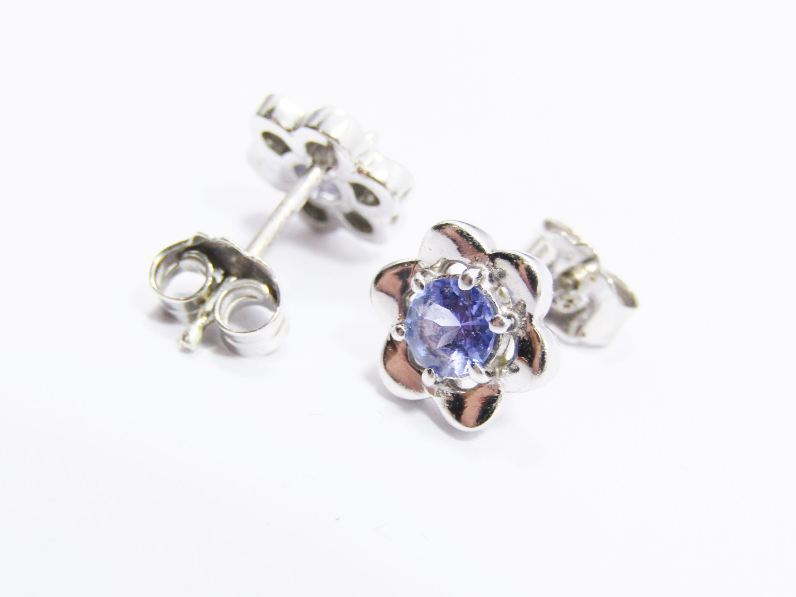 Beautiful Pair of 9CT White Gold & Tanzanite Flower Earrings