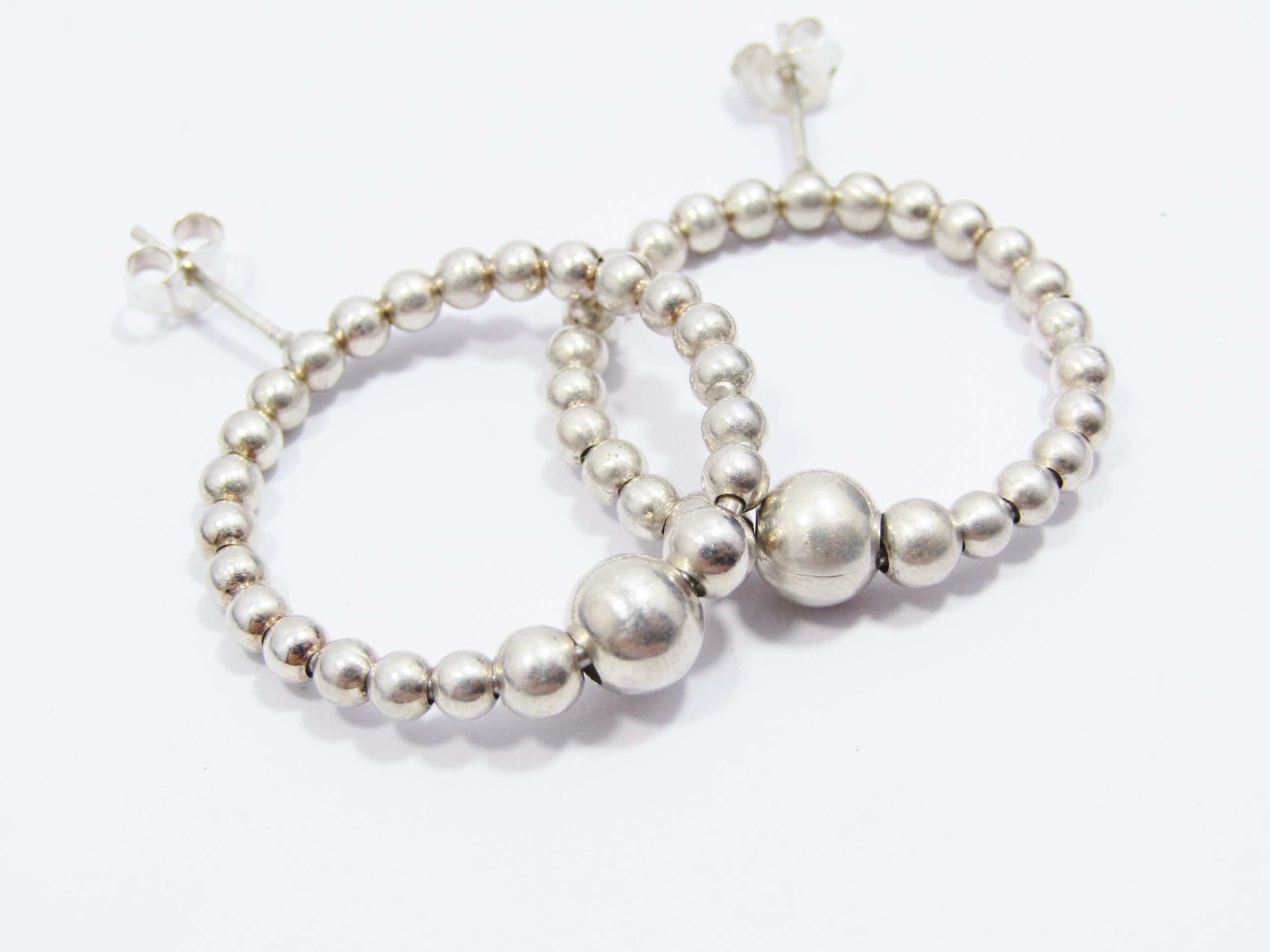 A Gorgeous Pair of Circle Ball Earrings in Sterling Silver.