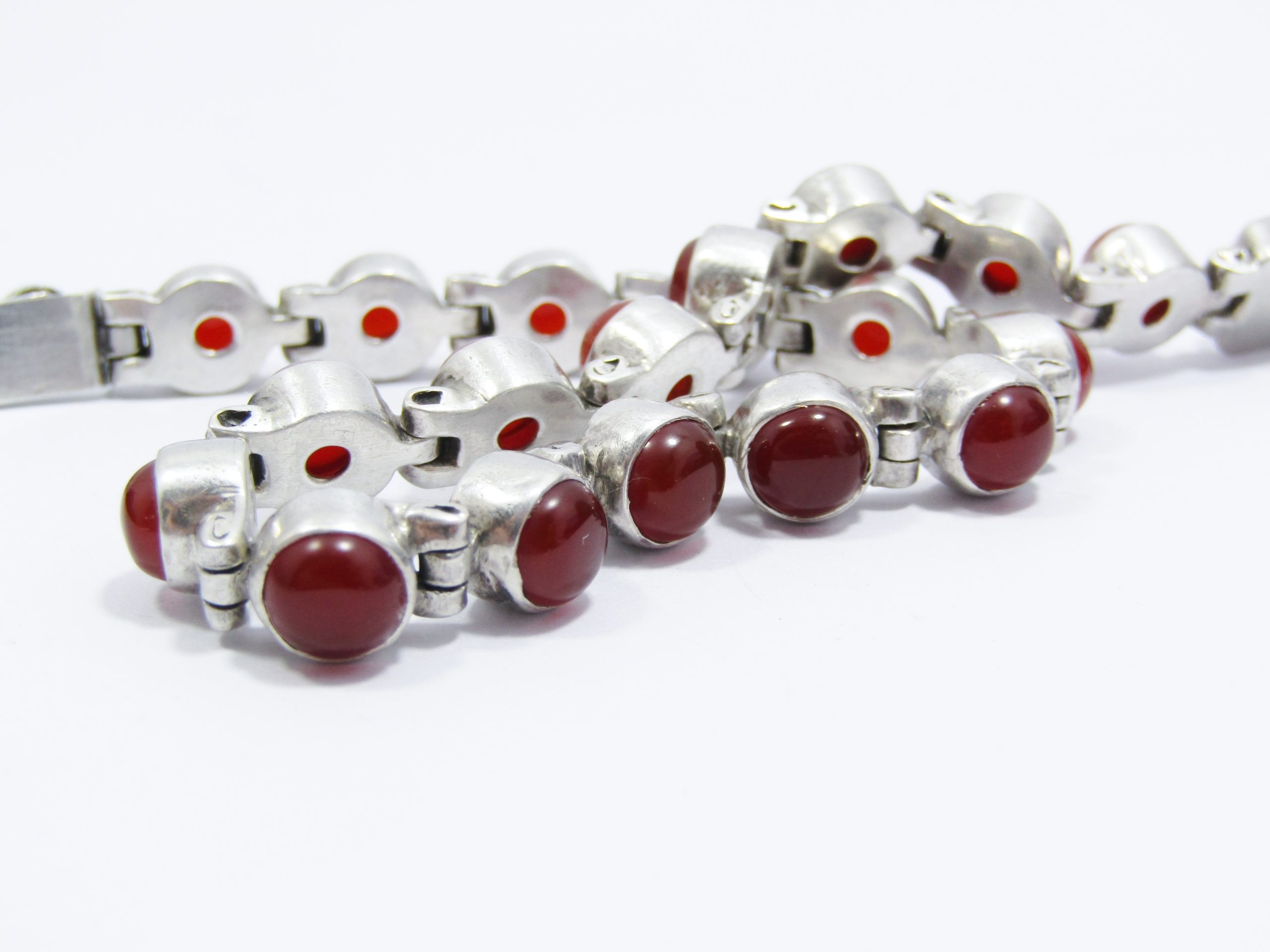 A Stunning Carnelian Bracelet in Sterling Silver.