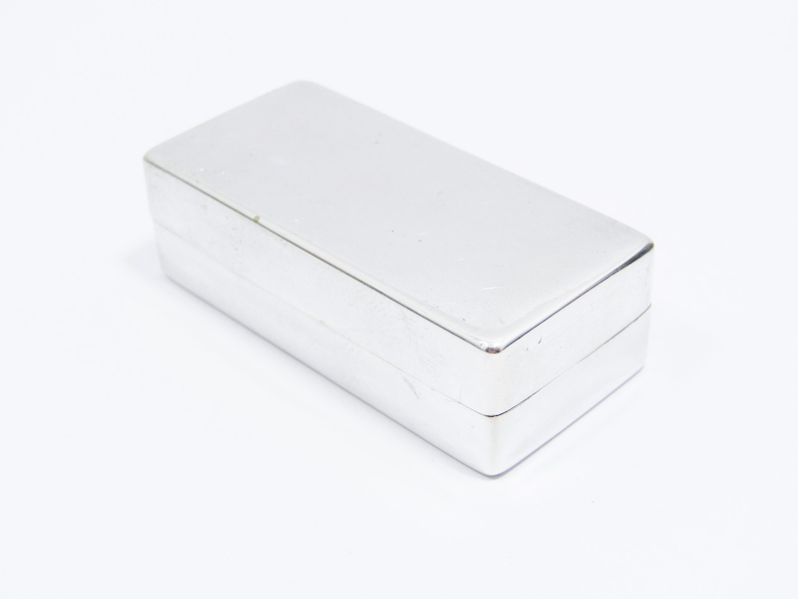 A Stunning Plain Pill box in 800 Silver.