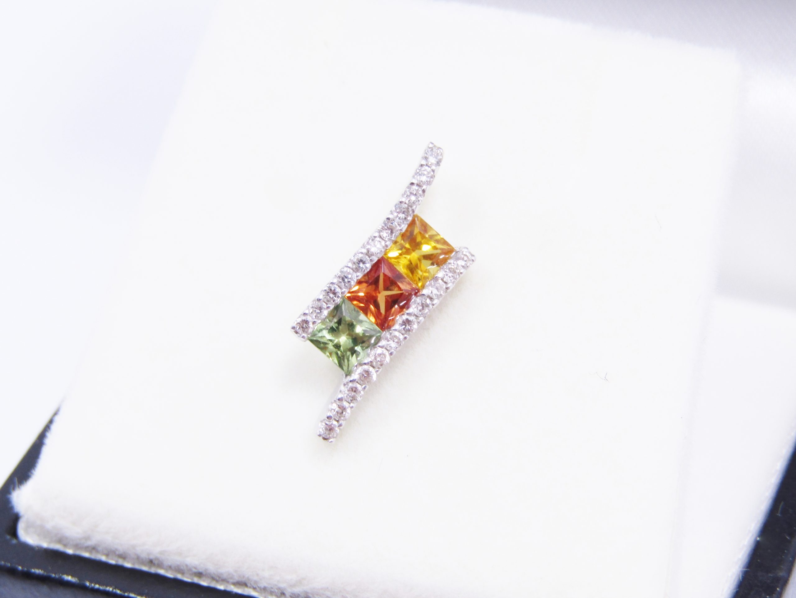 Beautiful 18CT White Gold, Sapphire & Diamond Pendant