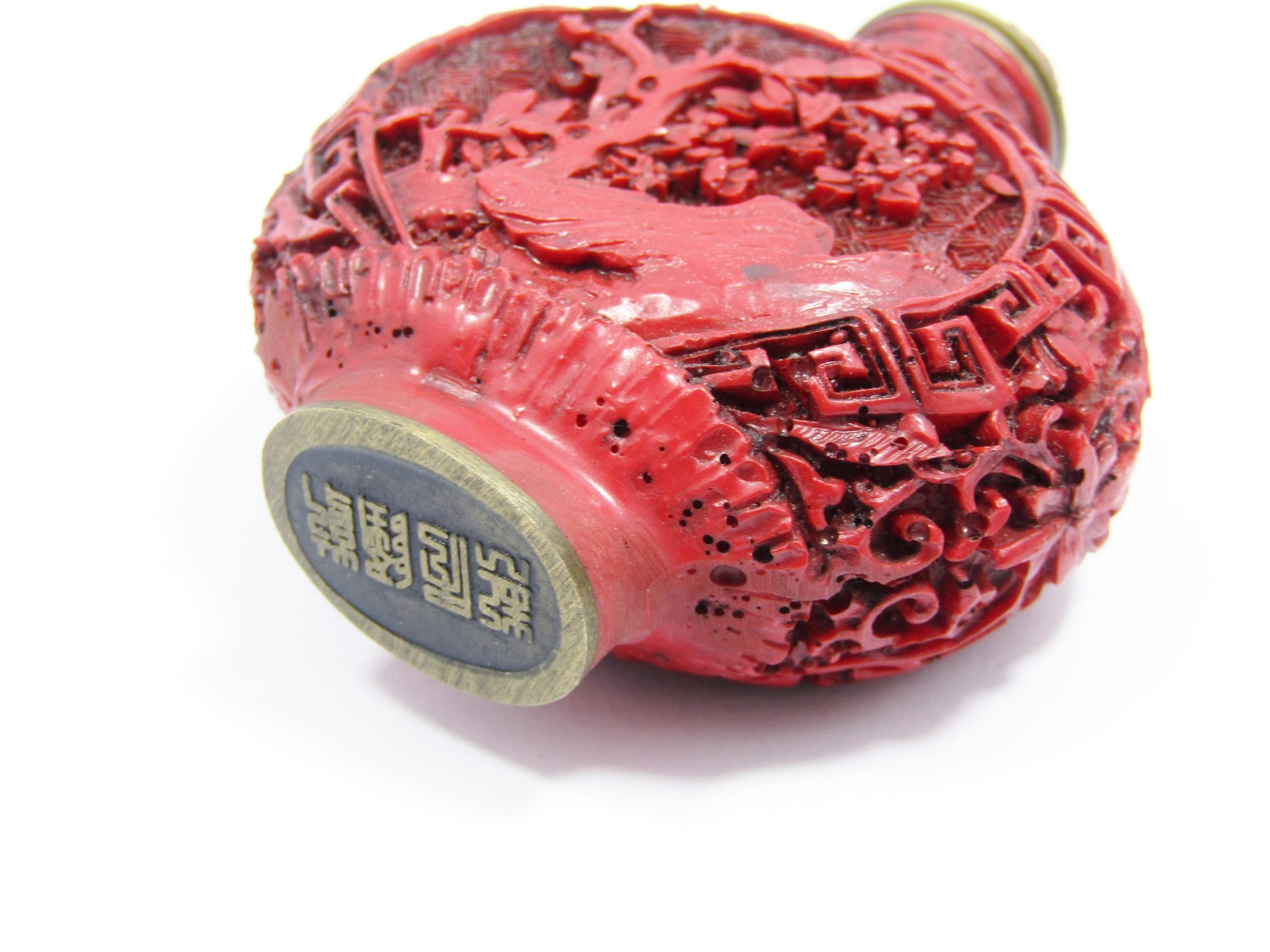 A Beautiful craved Cinnabar Chinese Snuff Bottle