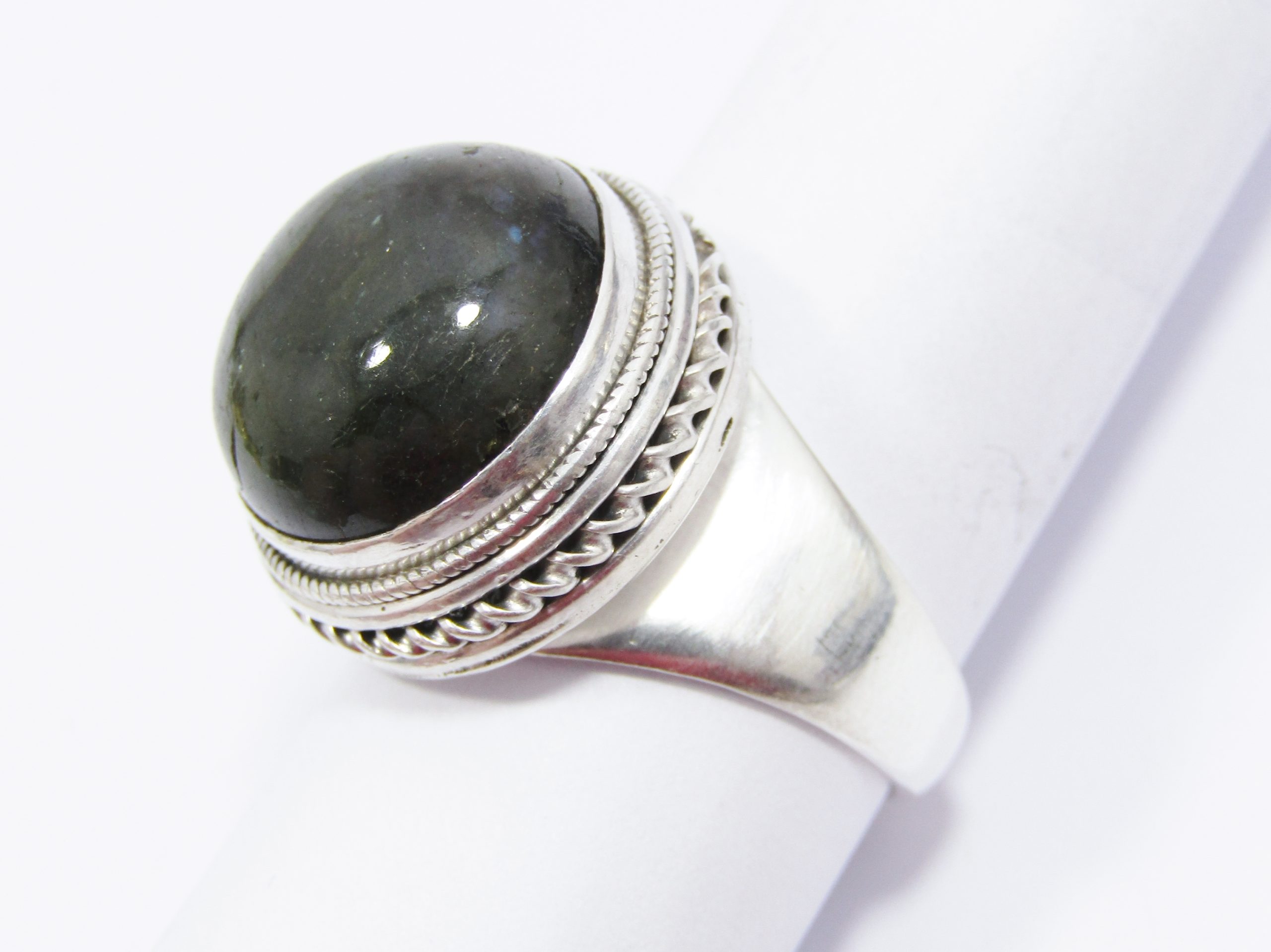 A Gorgeous Labradorite Ring in Sterling Silver.