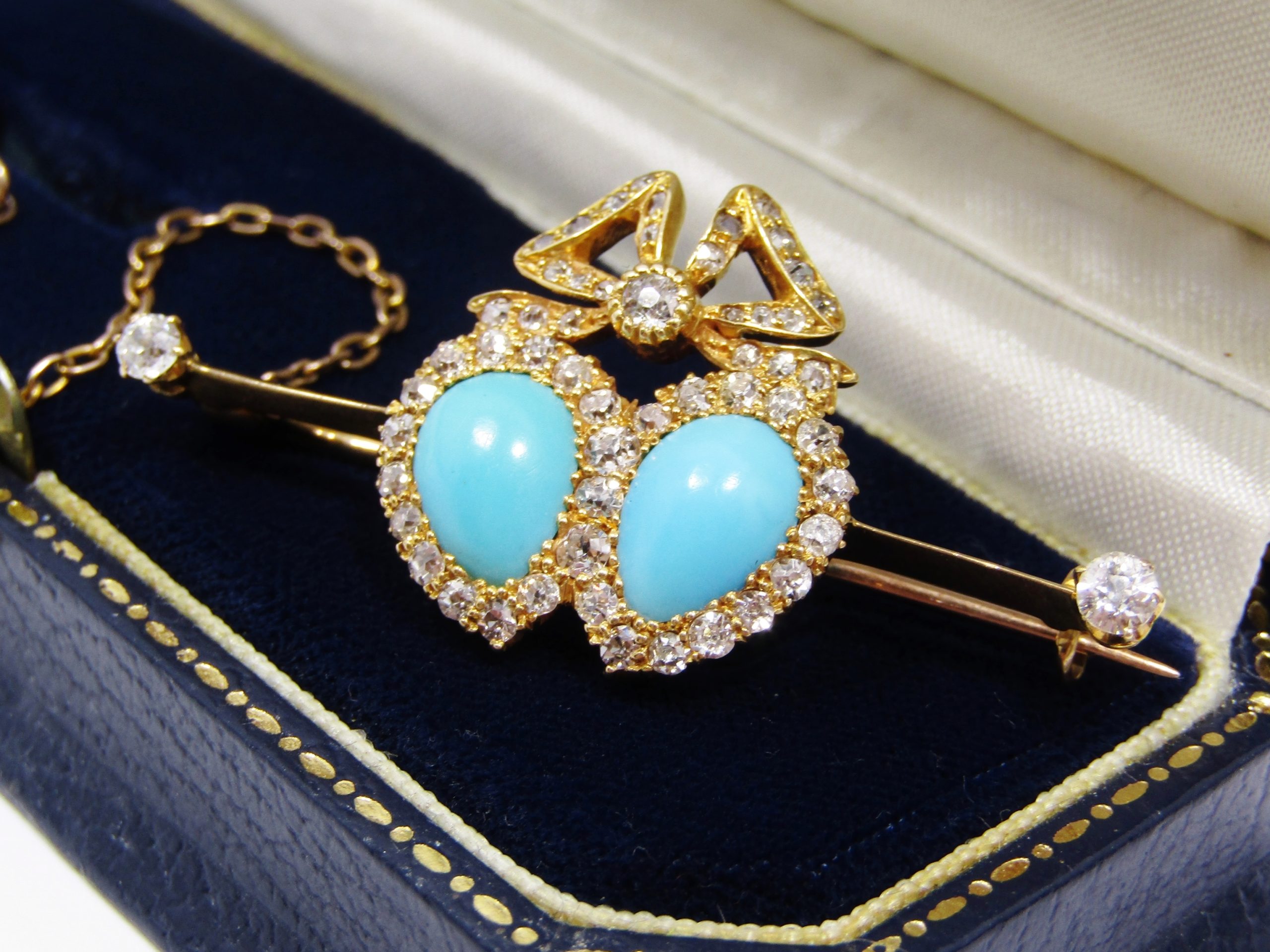 Exquisite! Antique Edwardian (c1910) 18ct Gold Double Heart Brooch