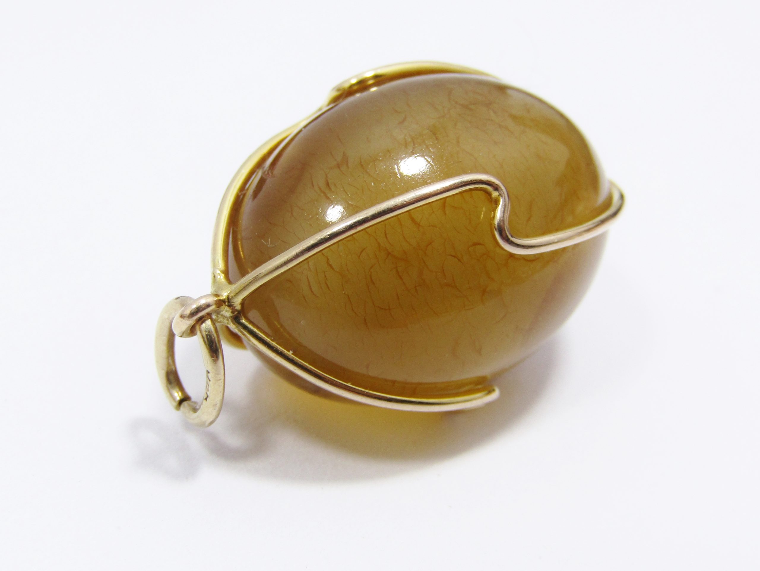 Beautiful Vintage 9CT Gold & Agate Pendant