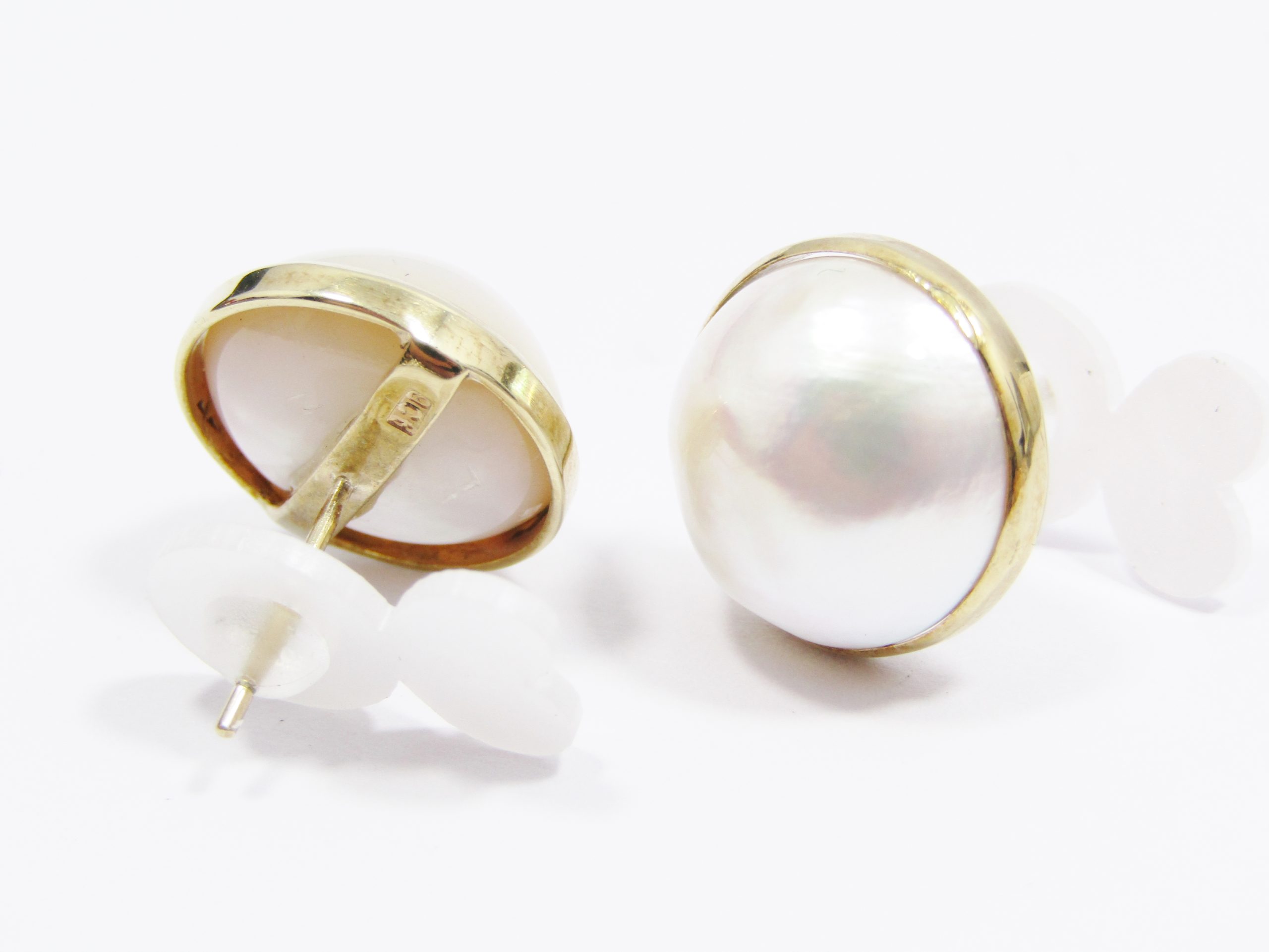Beautiful 9CT Gold & Lustrous Mabe Pearl Earrings