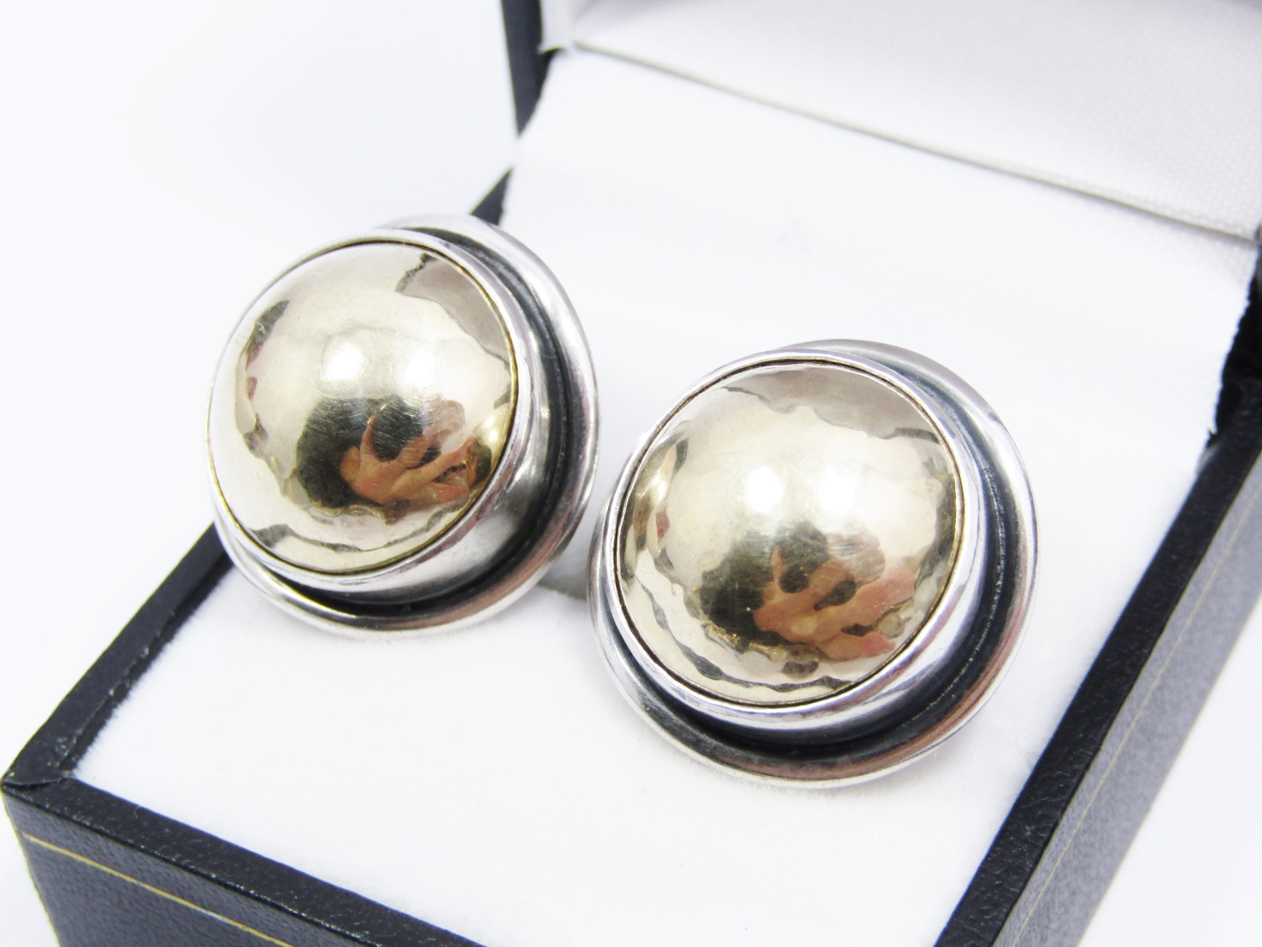 A Stunning Pair of Two Tone Modernist Design Stud Earrings in 9ct Gold Ans Sterling Silver.