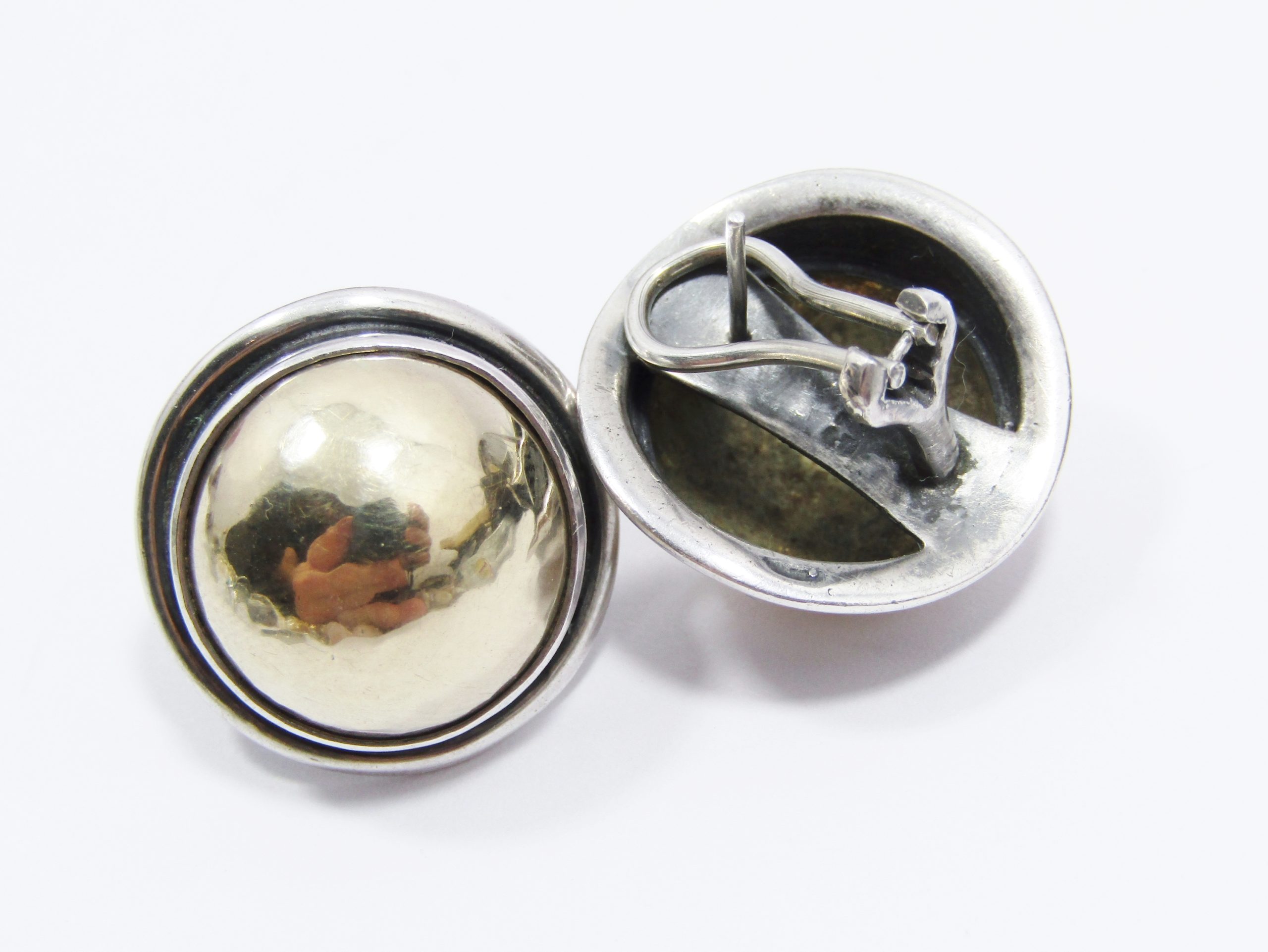 A Stunning Pair of Two Tone Modernist Design Stud Earrings in 9ct Gold Ans Sterling Silver.