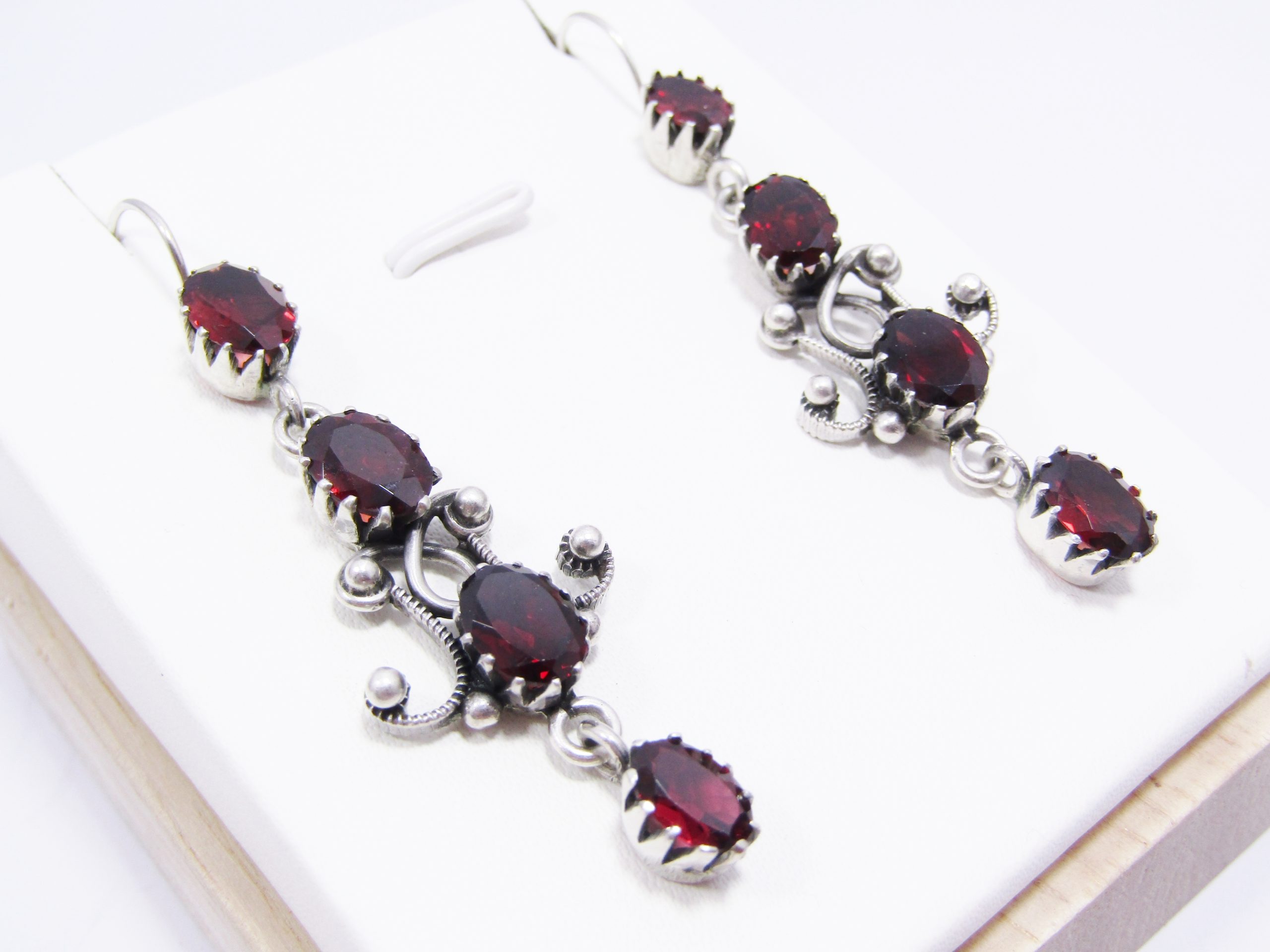 A Gorgeous Pair of Detailed Garnet Dangling Earrings in Sterling Silver.