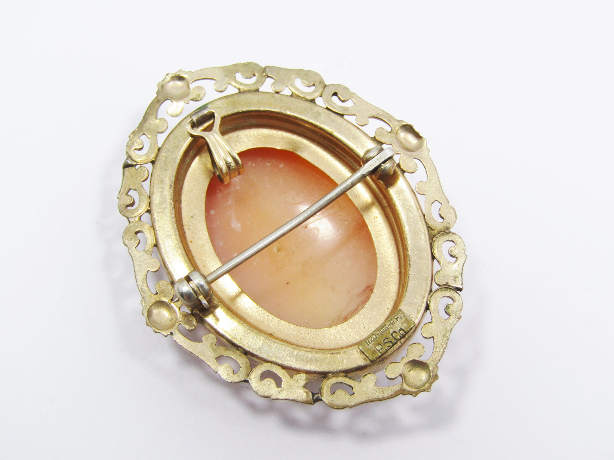 A Gorgeous Gold Filled Vintage Shell Cameo Brooch /Pendant