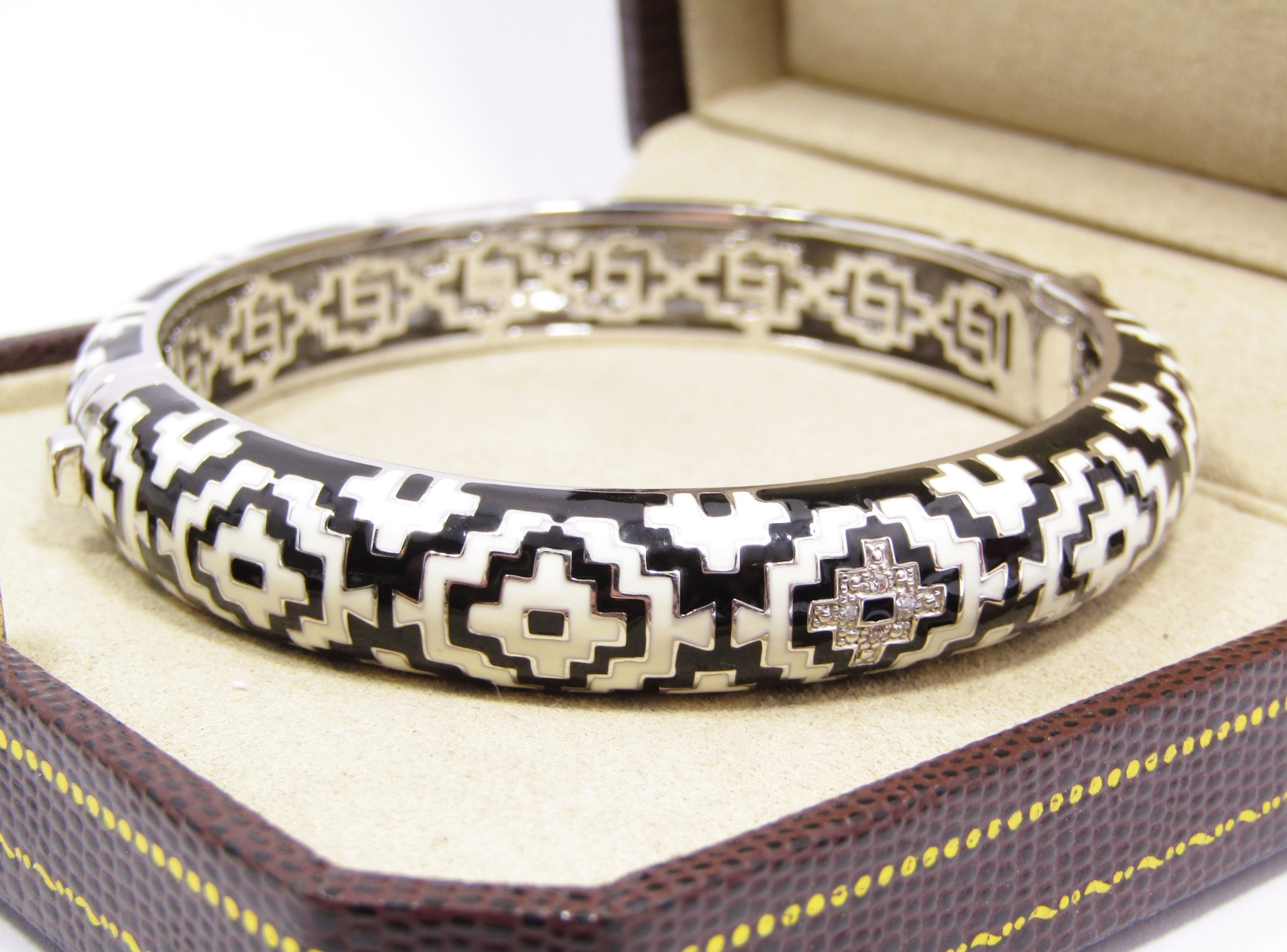 A Beautiful Black and White Designer Belle Etoile Enamel Hinged Bangle in Sterling Silver.