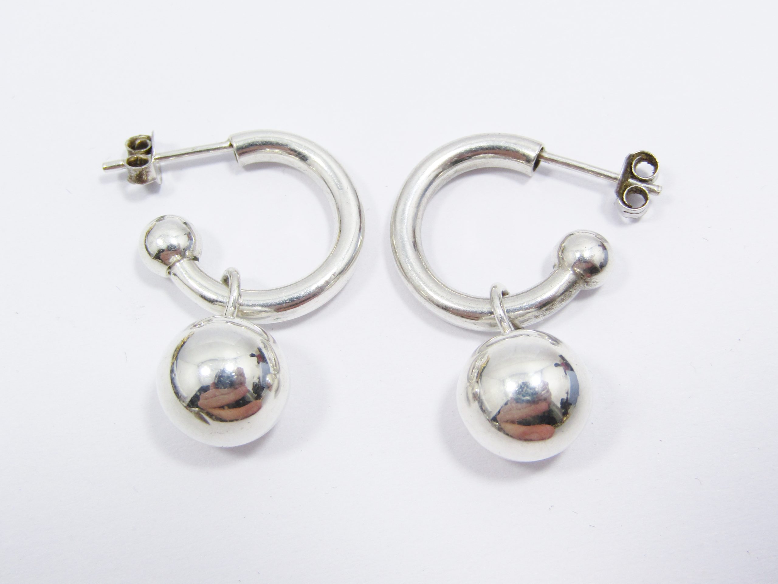 Stunning Pair of Pretty Woman Earrings in Sterling Silver