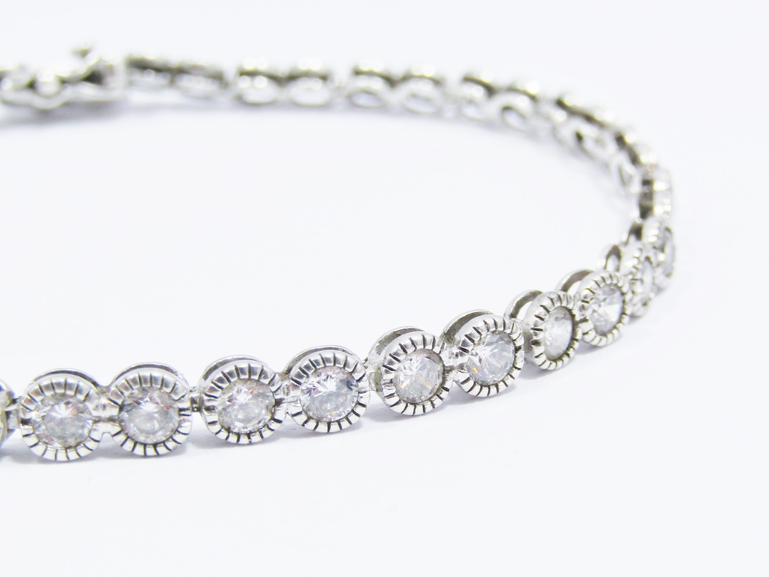 A Gorgeous Round Link Zirconia Tennis Bracelet in Sterling Silver