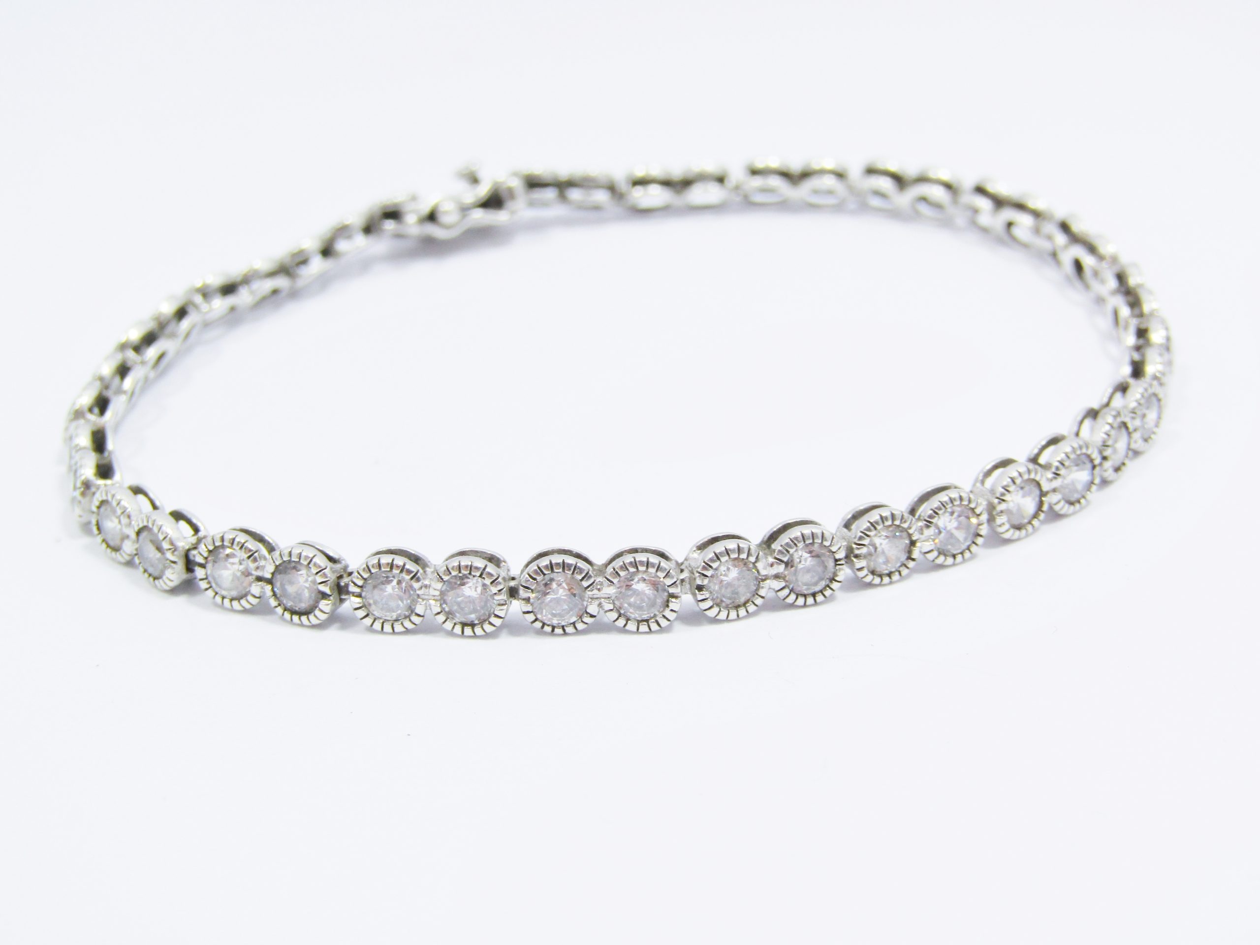 A Gorgeous Round Link Zirconia Tennis Bracelet in Sterling Silver