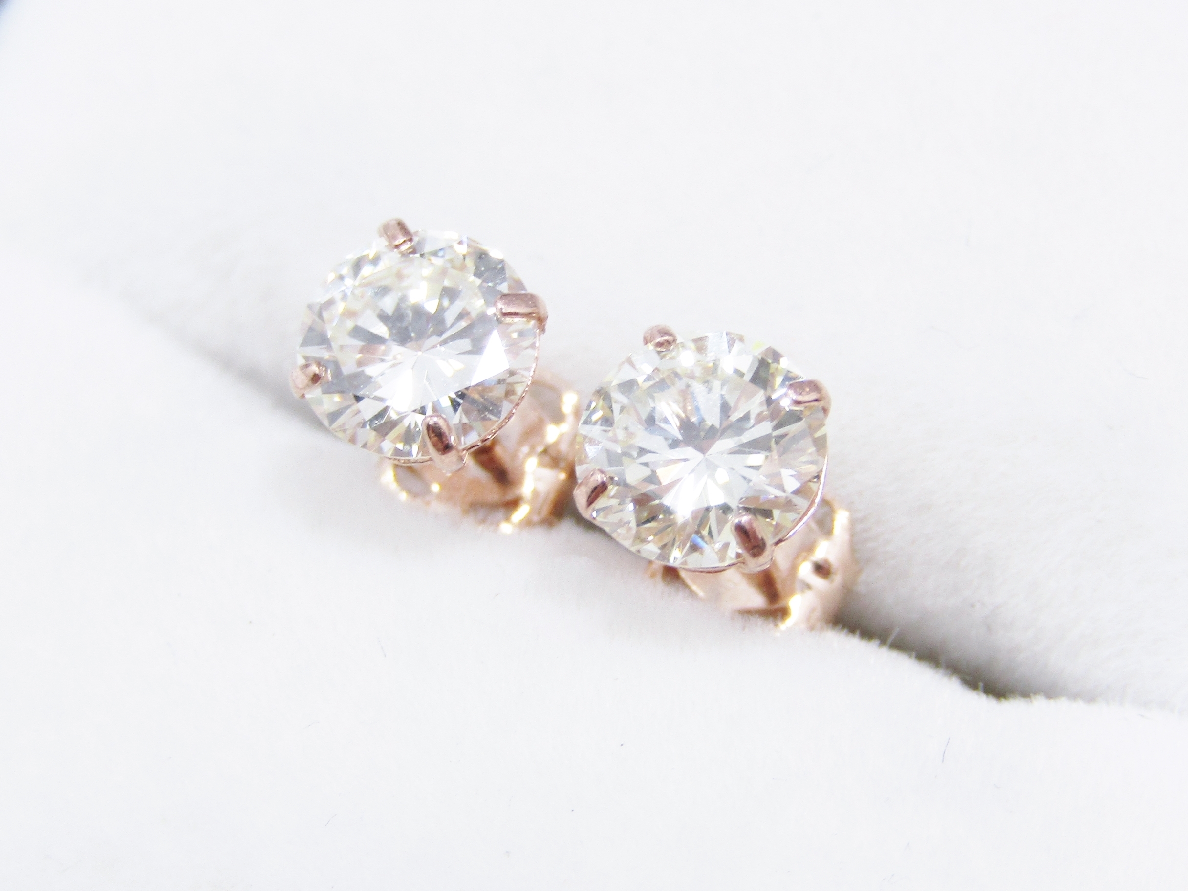 Beautiful! Classic 1CTW Natural Diamond Stud Earrings in 9ct Rose Gold