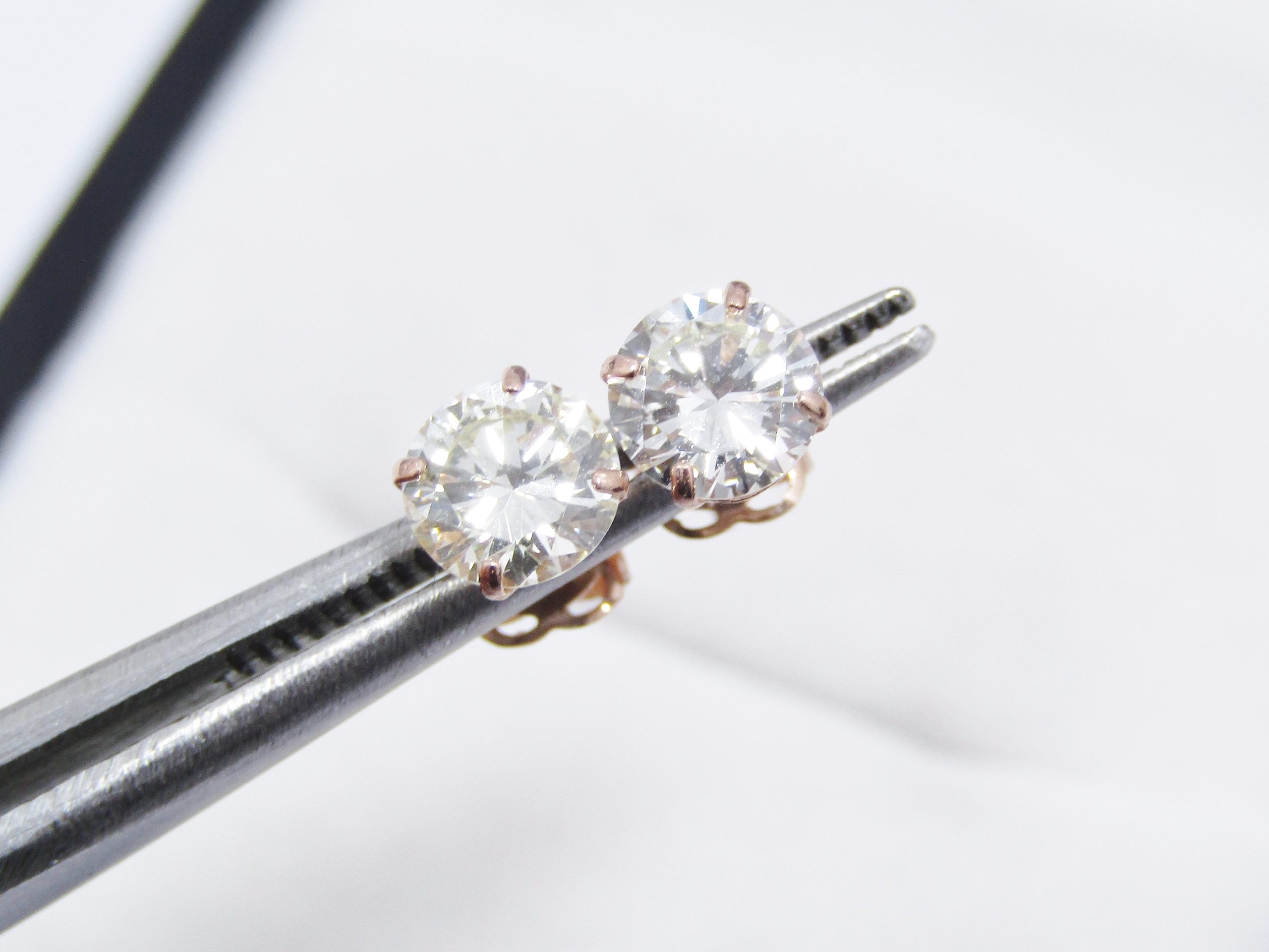 Beautiful! Classic 1CTW Natural Diamond Stud Earrings in 9ct Rose Gold