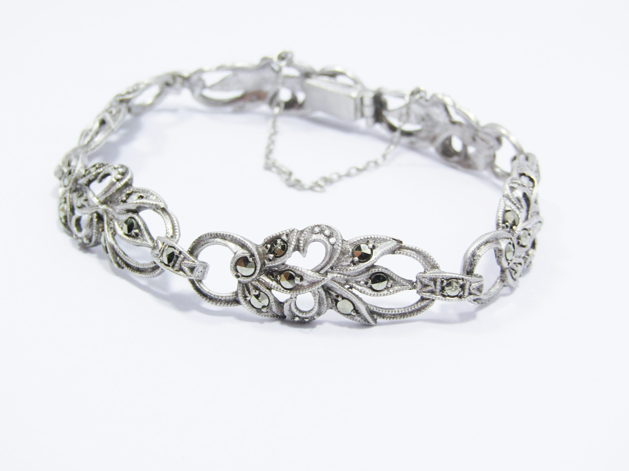 A Stunning and Oh so Beautiful Vintage Deign Marcasite Bracelet in Sterling Silver.