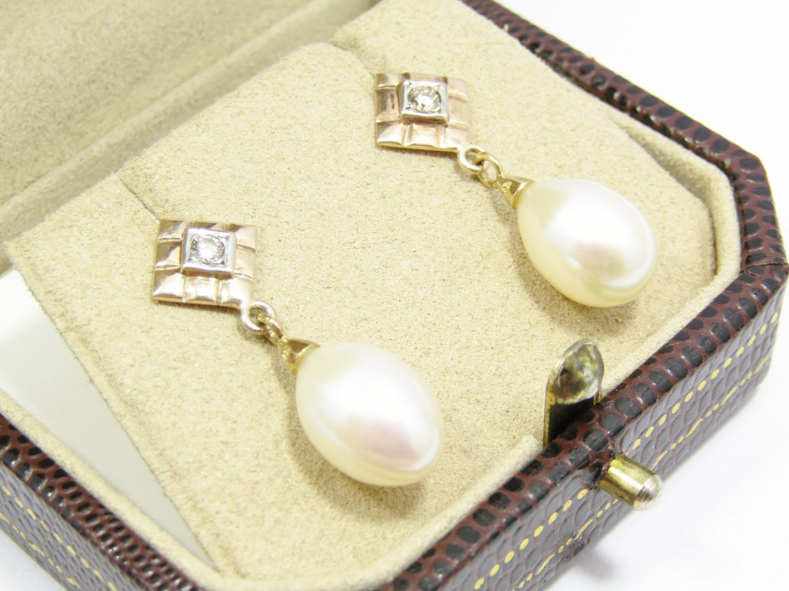 Beautiful Pair of 9CT Gold, Diamond & Pearl Drop Earrings