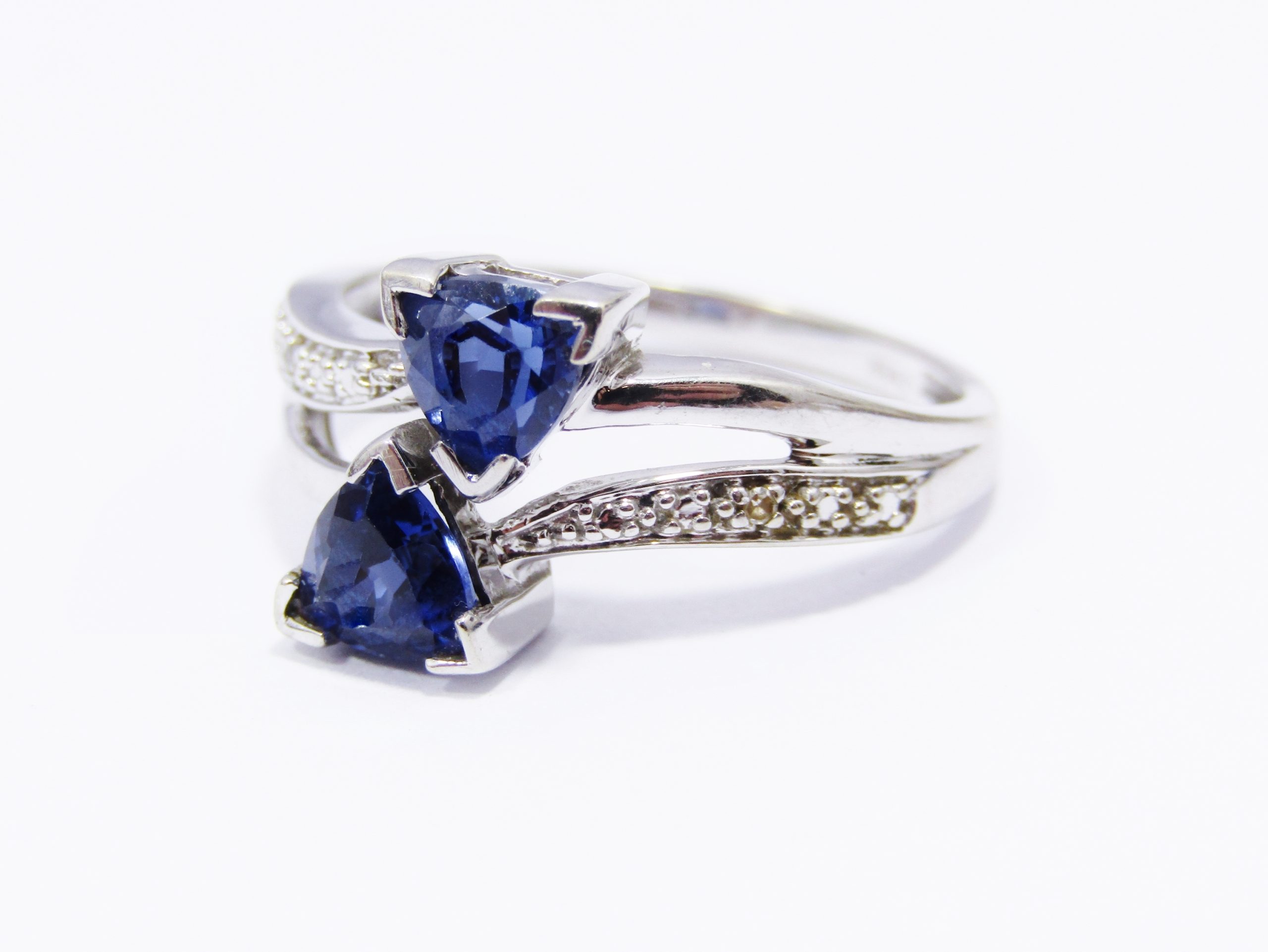 Beautiful! 10K White Gold & Faceted Blue Crystals Ring