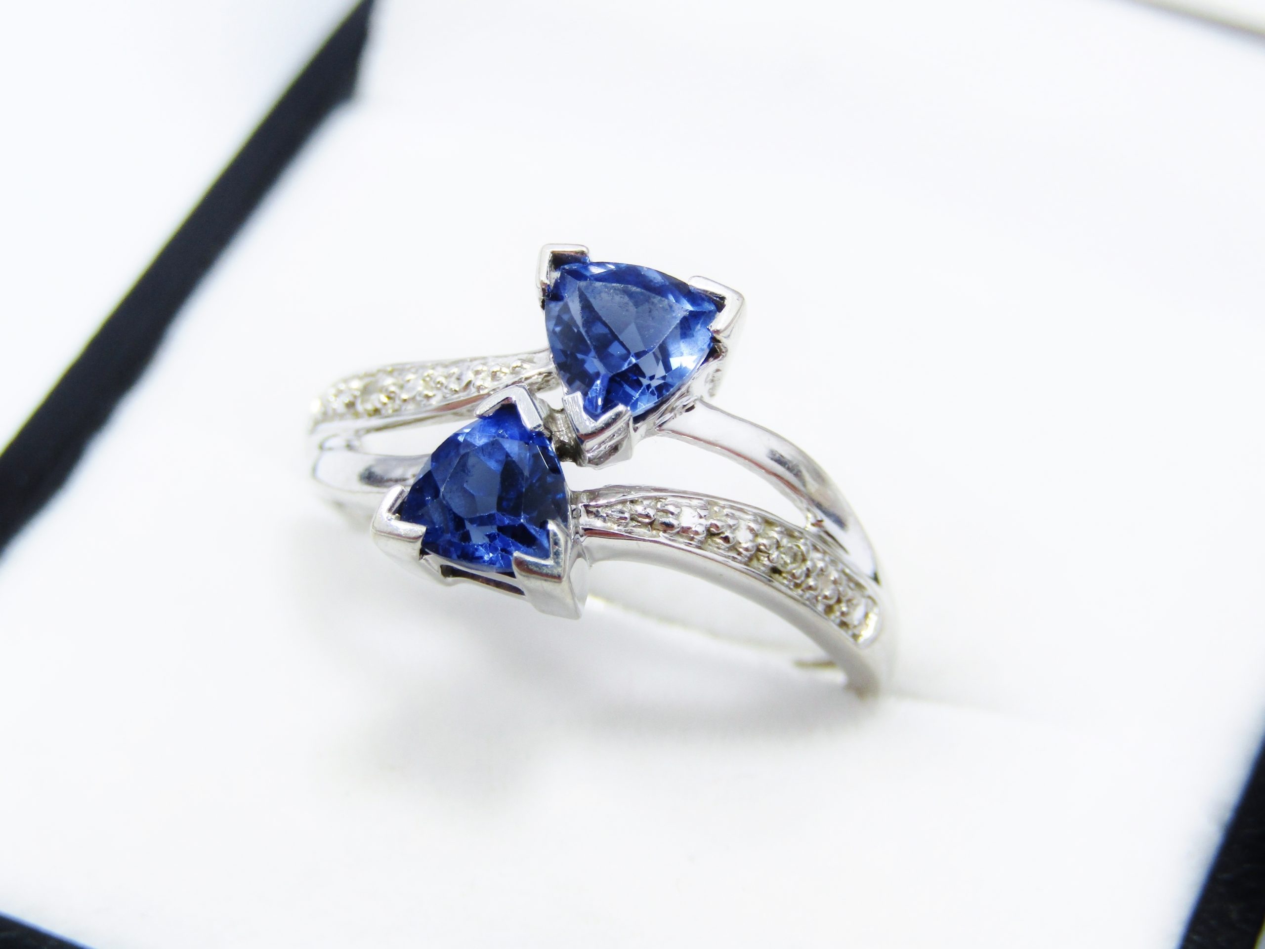 Beautiful! 10K White Gold & Faceted Blue Crystals Ring